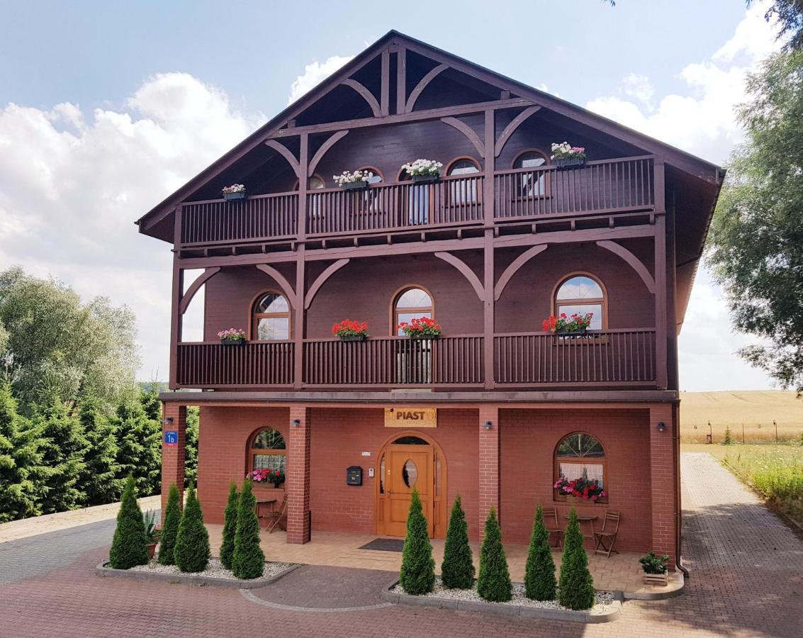 Gosciniec Piast Pokoje I Camper Park Brzezno  Exterior foto